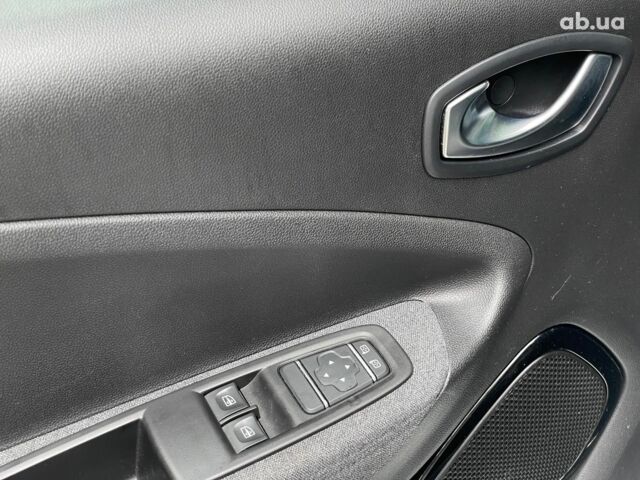 Белый Рено Зое, объемом двигателя 0 л и пробегом 34 тыс. км за 13990 $, фото 9 на Automoto.ua