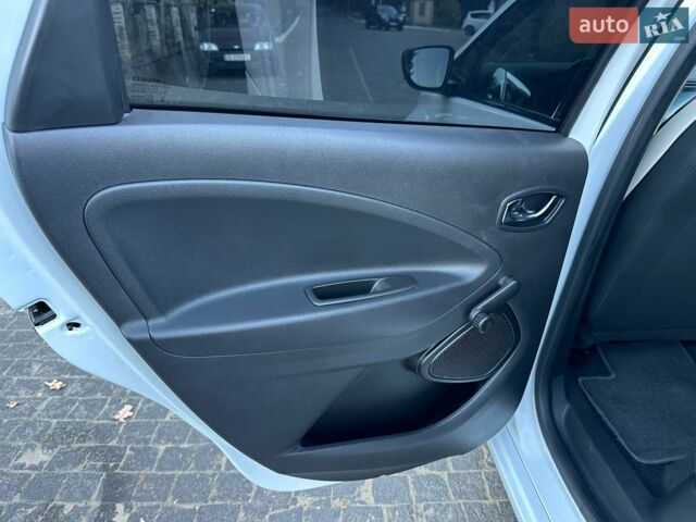 Білий Рено Зое, об'ємом двигуна 0 л та пробігом 80 тис. км за 13200 $, фото 35 на Automoto.ua