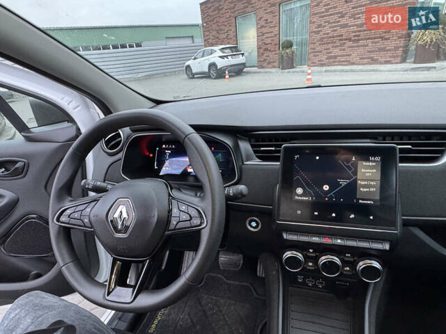 Белый Рено Зое, объемом двигателя 0 л и пробегом 56 тыс. км за 11999 $, фото 12 на Automoto.ua