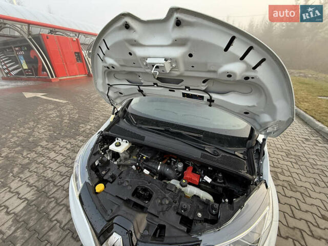 Белый Рено Зое, объемом двигателя 0 л и пробегом 68 тыс. км за 11400 $, фото 17 на Automoto.ua