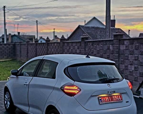 Белый Рено Зое, объемом двигателя 0 л и пробегом 16 тыс. км за 12999 $, фото 50 на Automoto.ua