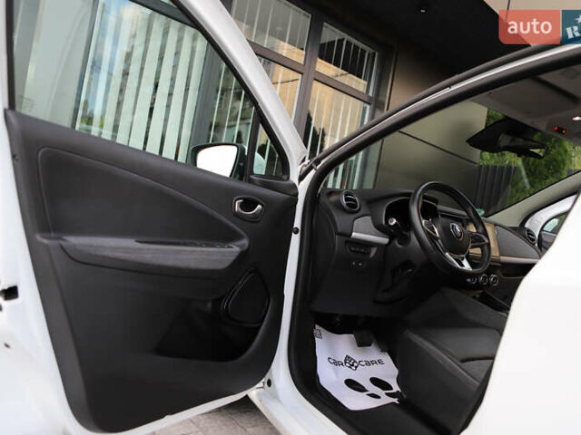 Белый Рено Зое, объемом двигателя 0 л и пробегом 23 тыс. км за 14800 $, фото 61 на Automoto.ua