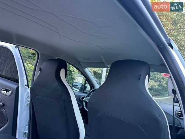 Білий Рено Зое, об'ємом двигуна 0 л та пробігом 80 тис. км за 13200 $, фото 37 на Automoto.ua