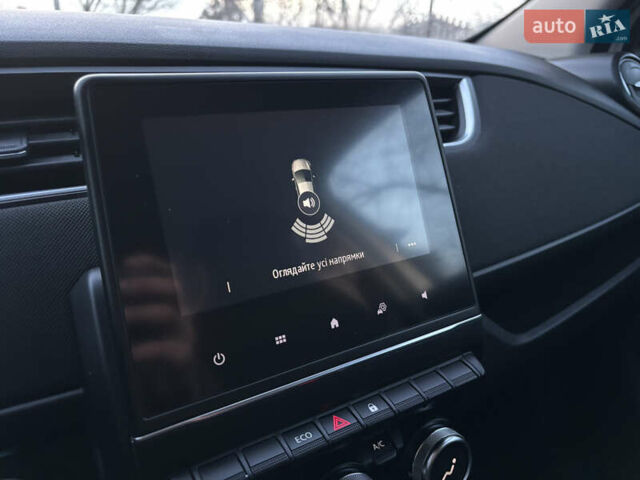 Белый Рено Зое, объемом двигателя 0 л и пробегом 29 тыс. км за 11999 $, фото 13 на Automoto.ua