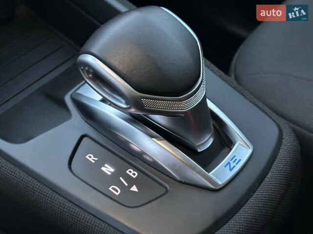 Белый Рено Зое, объемом двигателя 0 л и пробегом 29 тыс. км за 11999 $, фото 15 на Automoto.ua