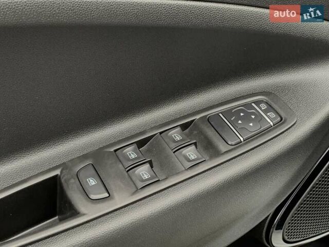 Білий Рено Зое, об'ємом двигуна 0 л та пробігом 124 тис. км за 11955 $, фото 35 на Automoto.ua