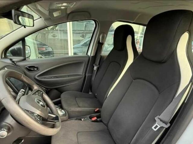 Білий Рено Зое, об'ємом двигуна 0 л та пробігом 157 тис. км за 9990 $, фото 11 на Automoto.ua
