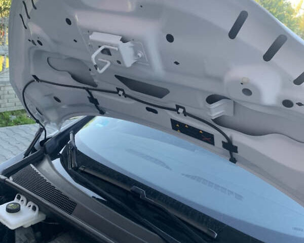 Белый Рено Зое, объемом двигателя 0 л и пробегом 81 тыс. км за 14200 $, фото 13 на Automoto.ua