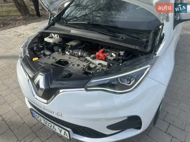 Белый Рено Зое, объемом двигателя 0 л и пробегом 25 тыс. км за 12300 $, фото 50 на Automoto.ua