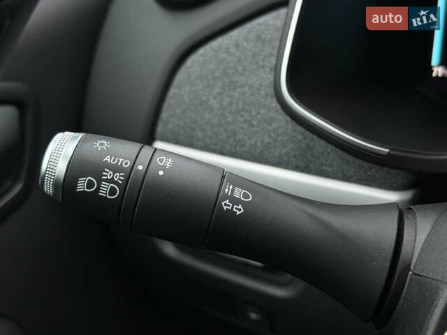 Белый Рено Зое, объемом двигателя 0 л и пробегом 52 тыс. км за 12999 $, фото 38 на Automoto.ua