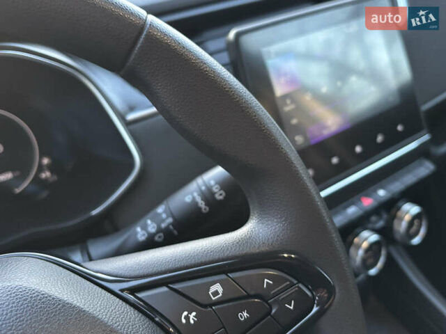 Белый Рено Зое, объемом двигателя 0 л и пробегом 29 тыс. км за 11999 $, фото 17 на Automoto.ua