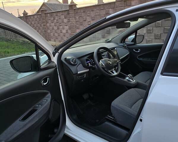 Белый Рено Зое, объемом двигателя 0 л и пробегом 16 тыс. км за 12999 $, фото 35 на Automoto.ua