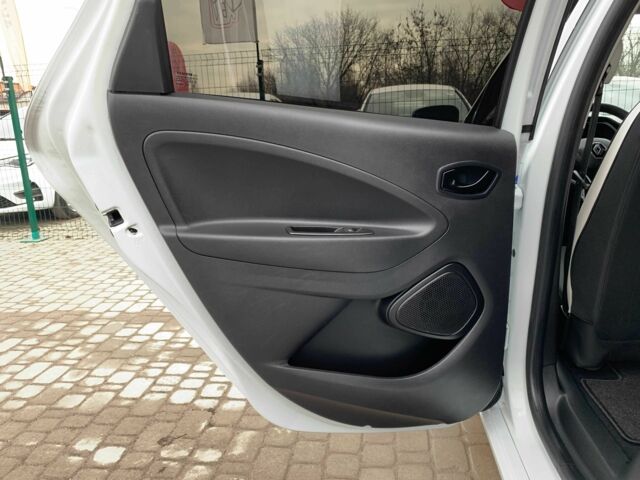 Белый Рено Зое, объемом двигателя 0 л и пробегом 124 тыс. км за 11955 $, фото 11 на Automoto.ua