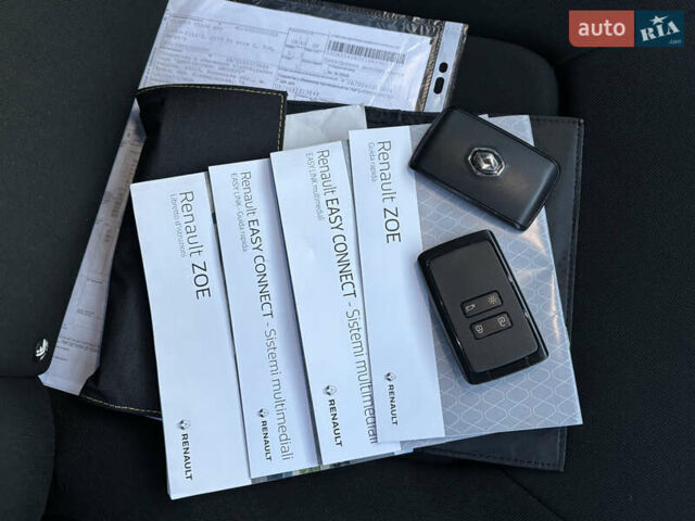 Белый Рено Зое, объемом двигателя 0 л и пробегом 29 тыс. км за 11999 $, фото 26 на Automoto.ua