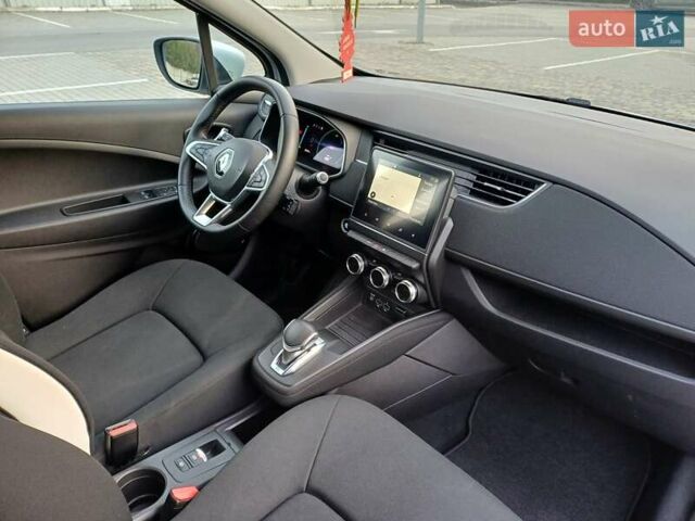 Белый Рено Зое, объемом двигателя 0 л и пробегом 62 тыс. км за 11500 $, фото 15 на Automoto.ua