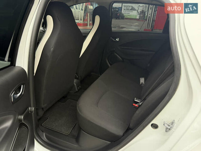 Белый Рено Зое, объемом двигателя 0 л и пробегом 49 тыс. км за 12900 $, фото 17 на Automoto.ua