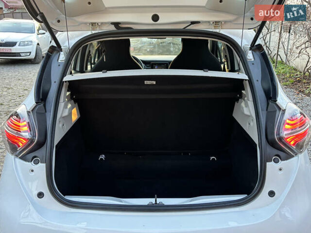 Белый Рено Зое, объемом двигателя 0 л и пробегом 29 тыс. км за 11999 $, фото 23 на Automoto.ua