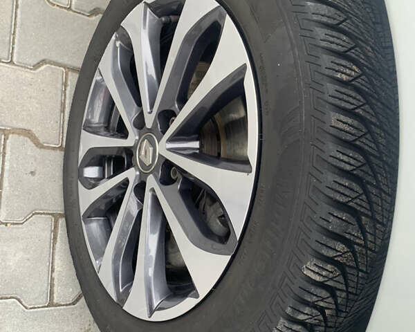 Белый Рено Зое, объемом двигателя 0 л и пробегом 82 тыс. км за 13800 $, фото 22 на Automoto.ua