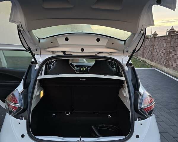 Белый Рено Зое, объемом двигателя 0 л и пробегом 16 тыс. км за 12999 $, фото 38 на Automoto.ua