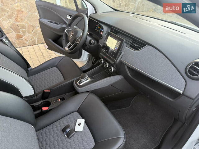 Белый Рено Зое, объемом двигателя 0 л и пробегом 7 тыс. км за 13250 $, фото 9 на Automoto.ua