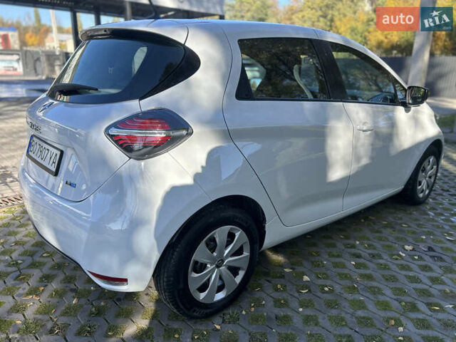 Белый Рено Зое, объемом двигателя 0 л и пробегом 86 тыс. км за 11800 $, фото 2 на Automoto.ua
