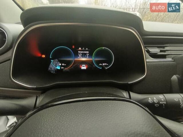 Белый Рено Зое, объемом двигателя 0 л и пробегом 82 тыс. км за 11600 $, фото 19 на Automoto.ua