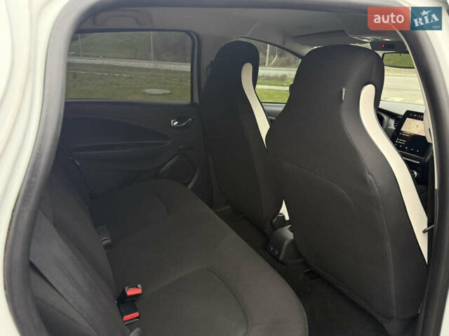 Белый Рено Зое, объемом двигателя 0 л и пробегом 49 тыс. км за 12900 $, фото 20 на Automoto.ua