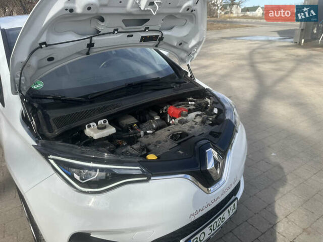 Белый Рено Зое, объемом двигателя 0 л и пробегом 25 тыс. км за 12300 $, фото 49 на Automoto.ua