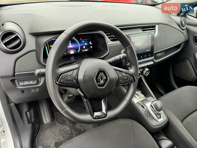 Белый Рено Зое, объемом двигателя 0 л и пробегом 74 тыс. км за 12300 $, фото 19 на Automoto.ua