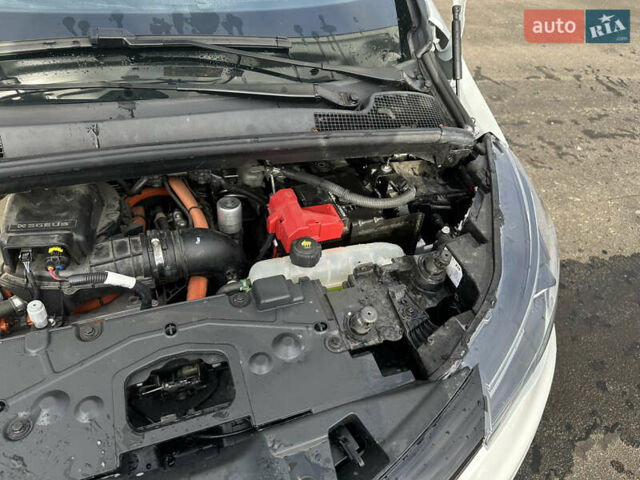 Белый Рено Зое, объемом двигателя 0 л и пробегом 21 тыс. км за 12100 $, фото 8 на Automoto.ua
