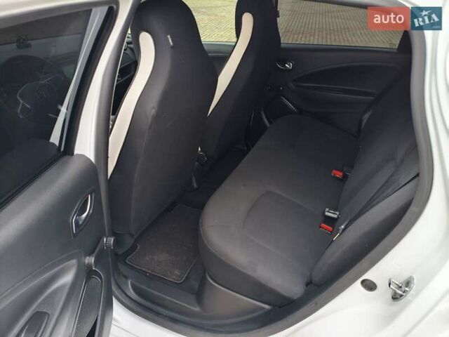 Белый Рено Зое, объемом двигателя 0 л и пробегом 92 тыс. км за 13600 $, фото 10 на Automoto.ua