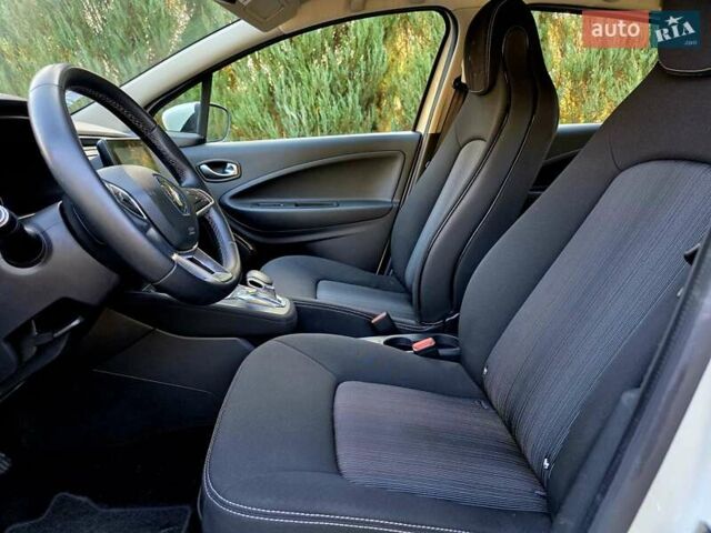 Белый Рено Зое, объемом двигателя 0 л и пробегом 57 тыс. км за 12700 $, фото 16 на Automoto.ua