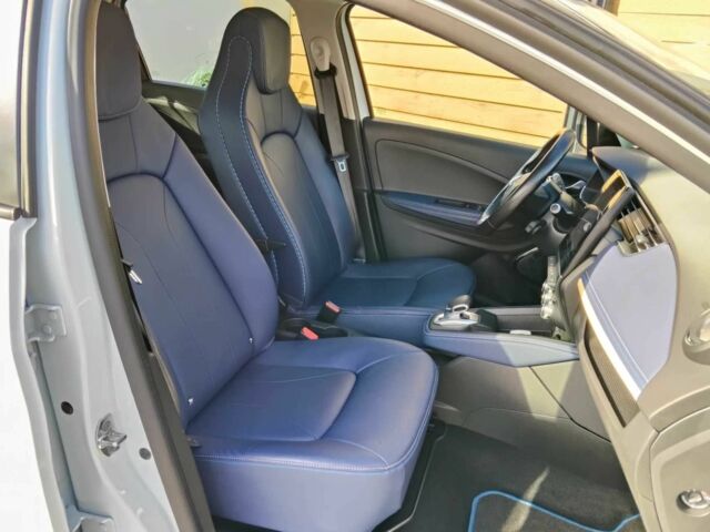 Білий Рено Зое, об'ємом двигуна 0 л та пробігом 14 тис. км за 4500 $, фото 6 на Automoto.ua