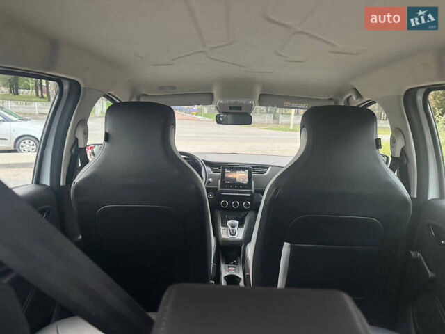 Белый Рено Зое, объемом двигателя 0 л и пробегом 38 тыс. км за 11900 $, фото 11 на Automoto.ua