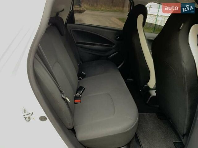 Білий Рено Зое, об'ємом двигуна 0 л та пробігом 124 тис. км за 11955 $, фото 29 на Automoto.ua