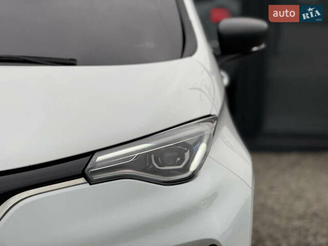 Белый Рено Зое, объемом двигателя 0 л и пробегом 85 тыс. км за 10999 $, фото 31 на Automoto.ua