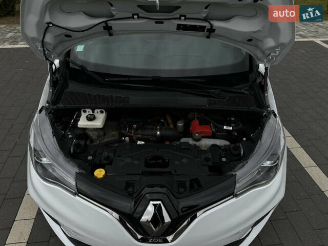 Рено Зое 2021 в Мукачеве на Automoto.ua Белый Рено Зое, объемом двигателя 0 л и пробегом 81 тыс. км за 11999 $, фото 57 на Automoto.ua