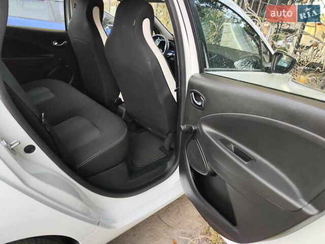 Белый Рено Зое, объемом двигателя 0 л и пробегом 53 тыс. км за 12300 $, фото 13 на Automoto.ua