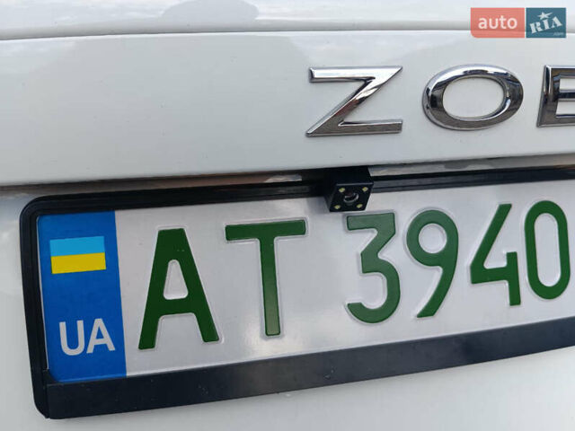 Белый Рено Зое, объемом двигателя 0 л и пробегом 39 тыс. км за 12000 $, фото 12 на Automoto.ua