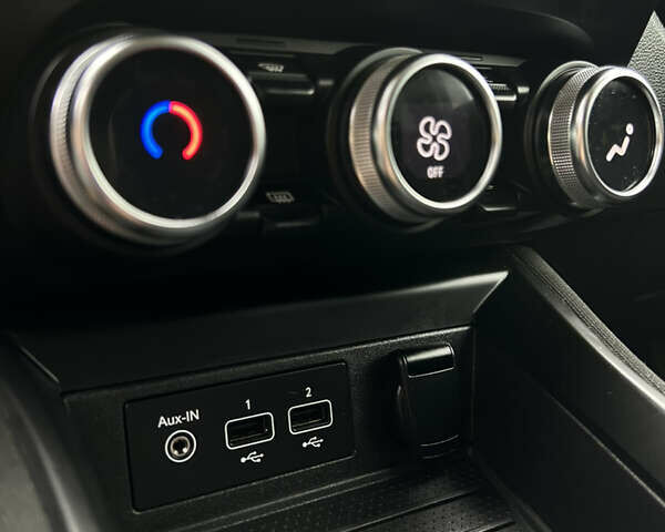 Белый Рено Зое, объемом двигателя 0 л и пробегом 95 тыс. км за 11650 $, фото 64 на Automoto.ua