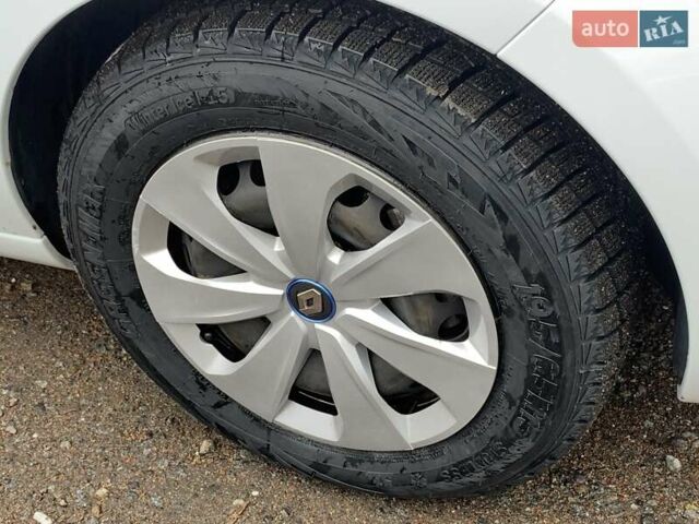 Білий Рено Зое, об'ємом двигуна 0 л та пробігом 124 тис. км за 11955 $, фото 55 на Automoto.ua