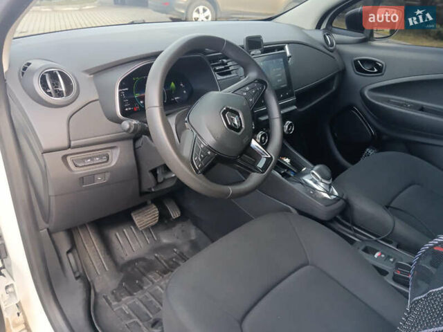 Белый Рено Зое, объемом двигателя 0 л и пробегом 39 тыс. км за 12000 $, фото 9 на Automoto.ua