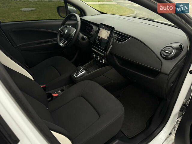 Белый Рено Зое, объемом двигателя 0 л и пробегом 49 тыс. км за 12900 $, фото 22 на Automoto.ua