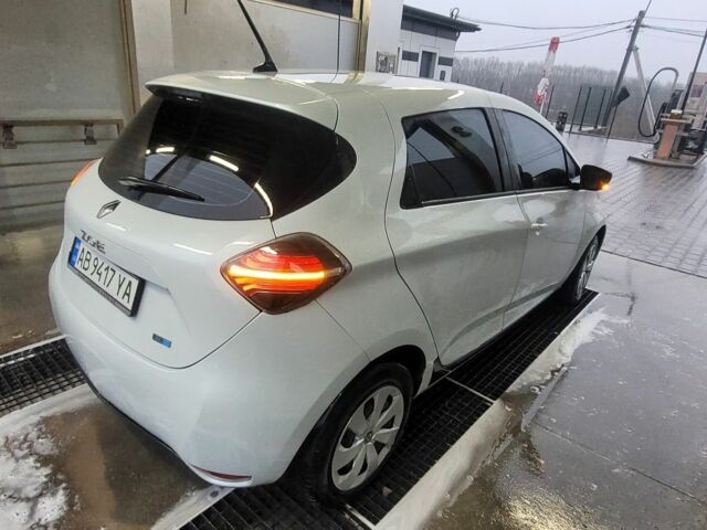 Белый Рено Зое, объемом двигателя 0 л и пробегом 95 тыс. км за 12000 $, фото 1 на Automoto.ua