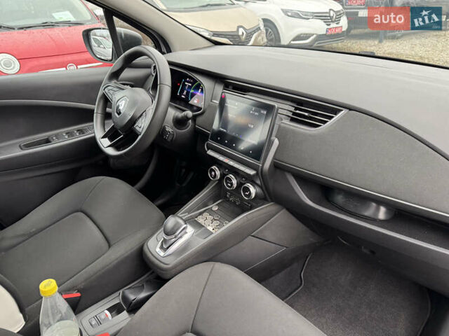 Белый Рено Зое, объемом двигателя 0 л и пробегом 74 тыс. км за 12300 $, фото 27 на Automoto.ua
