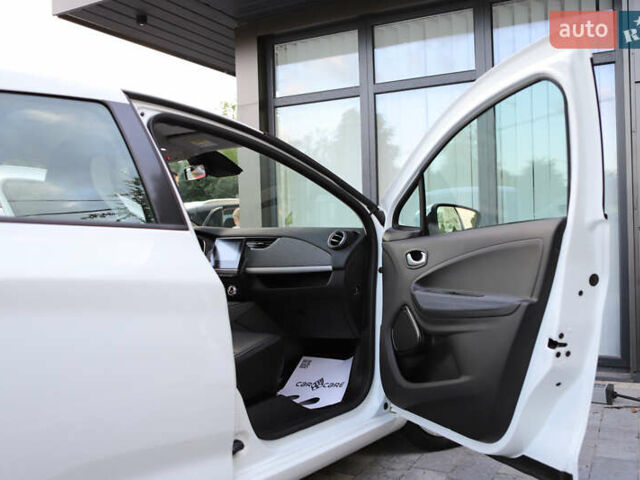 Белый Рено Зое, объемом двигателя 0 л и пробегом 23 тыс. км за 14800 $, фото 76 на Automoto.ua