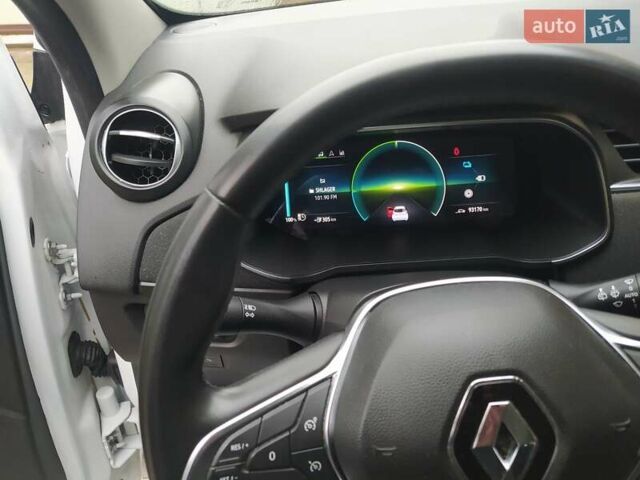 Белый Рено Зое, объемом двигателя 0 л и пробегом 95 тыс. км за 12300 $, фото 4 на Automoto.ua