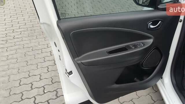 Белый Рено Зое, объемом двигателя 0 л и пробегом 76 тыс. км за 11000 $, фото 11 на Automoto.ua