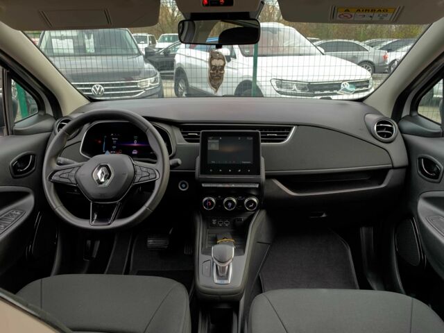 Белый Рено Зое, объемом двигателя 0 л и пробегом 90 тыс. км за 12999 $, фото 16 на Automoto.ua