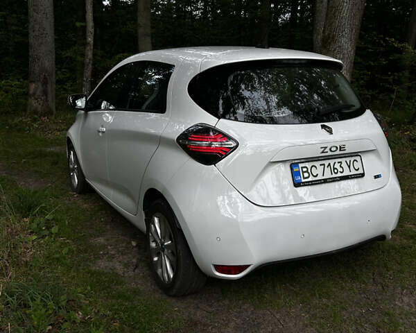 Белый Рено Зое, объемом двигателя 0 л и пробегом 66 тыс. км за 13800 $, фото 4 на Automoto.ua
